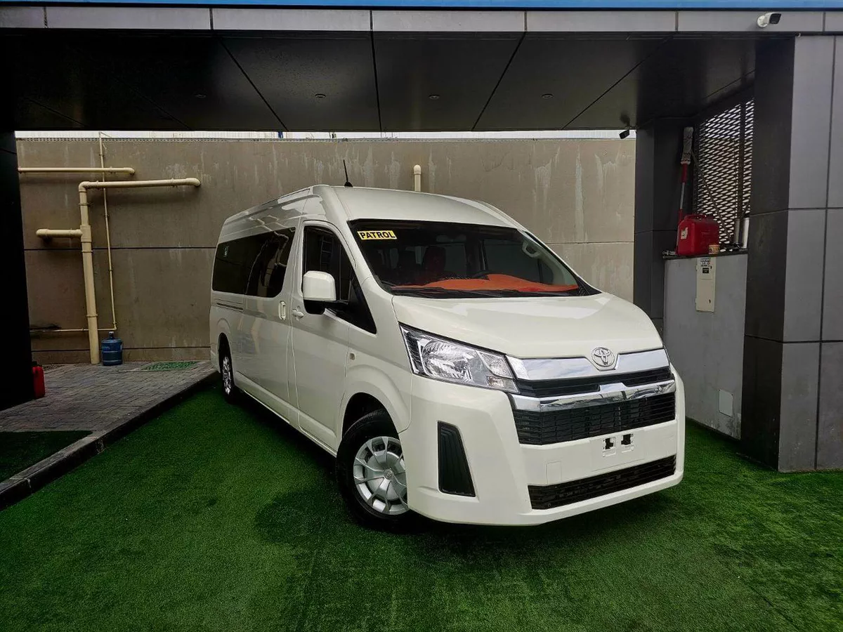 Toyota Hiace GL PASSENGER/ PATROL MANUAL/ 3.5 V6/ LOW MILEAGE-2-0