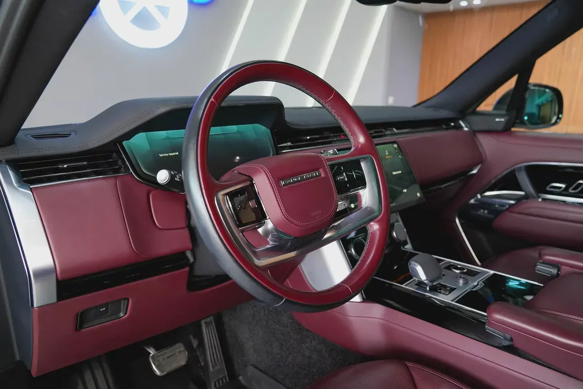2023 - Range Rover Vogue SE P530 - GCC-9-9