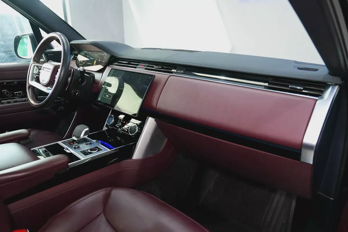 2023 - Range Rover Vogue SE P530 - GCC-13-13