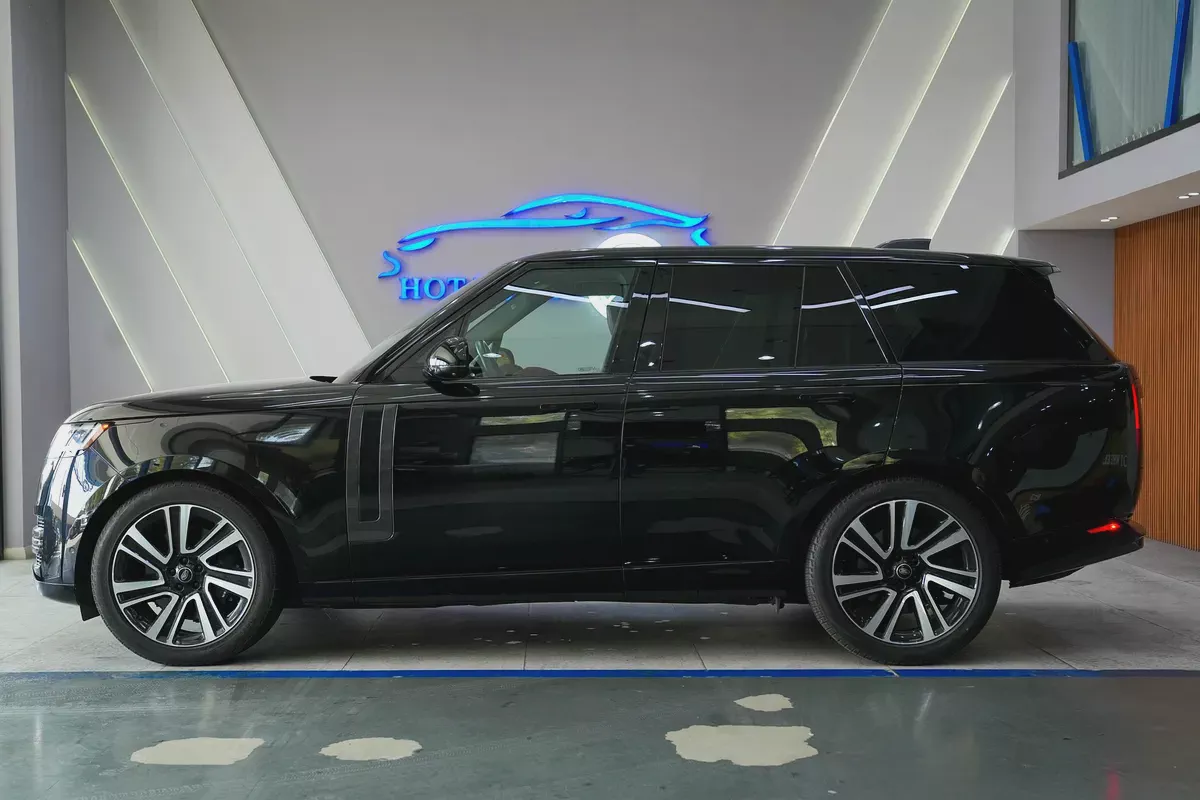 2023 - Range Rover Vogue SE P530 - GCC-6-6