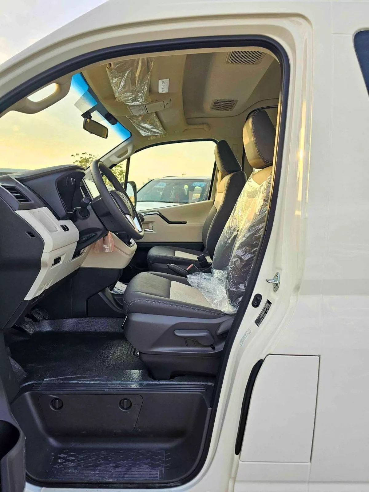Toyota Hiace GL HIGHROOF GL / 13 SEATS WITH LEATHER / 2.8L DIESEL M/T V4 (CODE # HRDMGLJ)-9-0