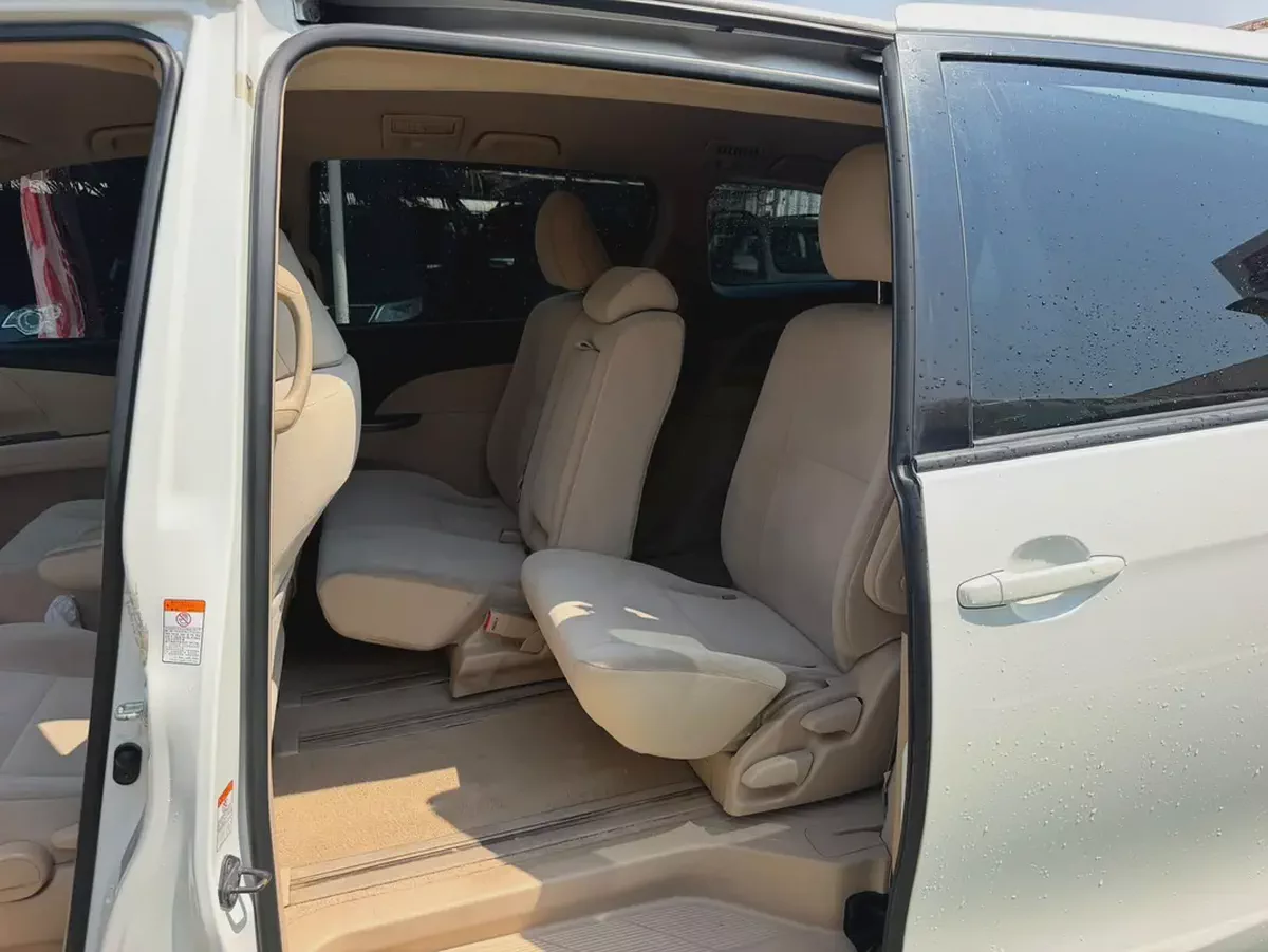 Toyota Previa 2017 GCC Specs-8-8