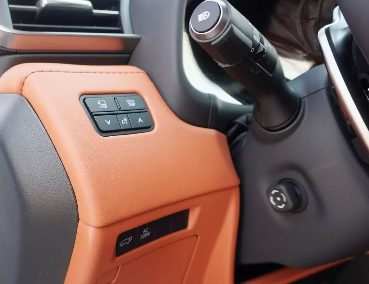 Lexus LX700h VIP-8-8