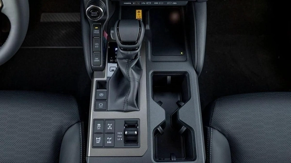 Toyota Prado 250 WX 2.4P AT ADVENTURE – BLACK