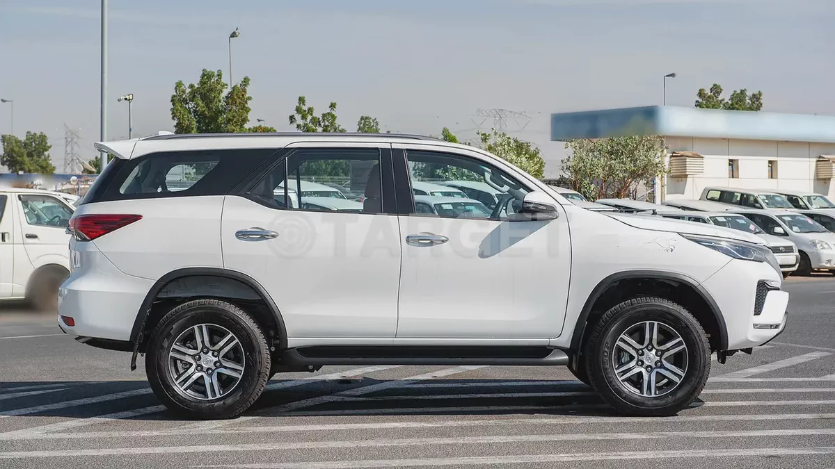 2026 Toyota Fortuner EXR - GCC Specs -2.7 petrol Brand New!-4-4
