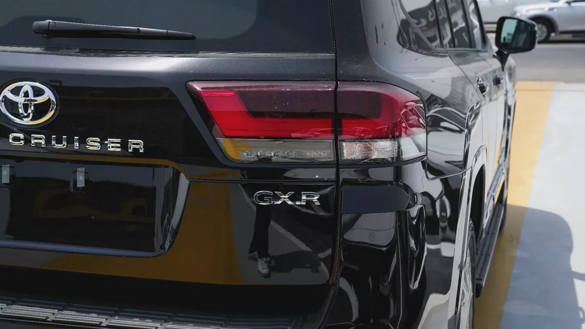Brand New 2026 Toyota Land Cruiser GXR 3.3  diesel full option -jpl  GCC Specs | Off-Road Legend-10-10