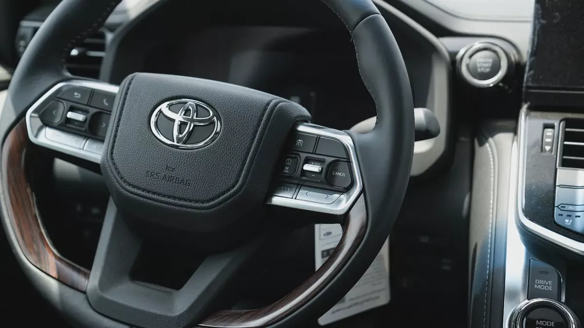 Brand New 2026 Toyota Land Cruiser GXR 3.3  diesel full option -jpl  GCC Specs | Off-Road Legend-14-14