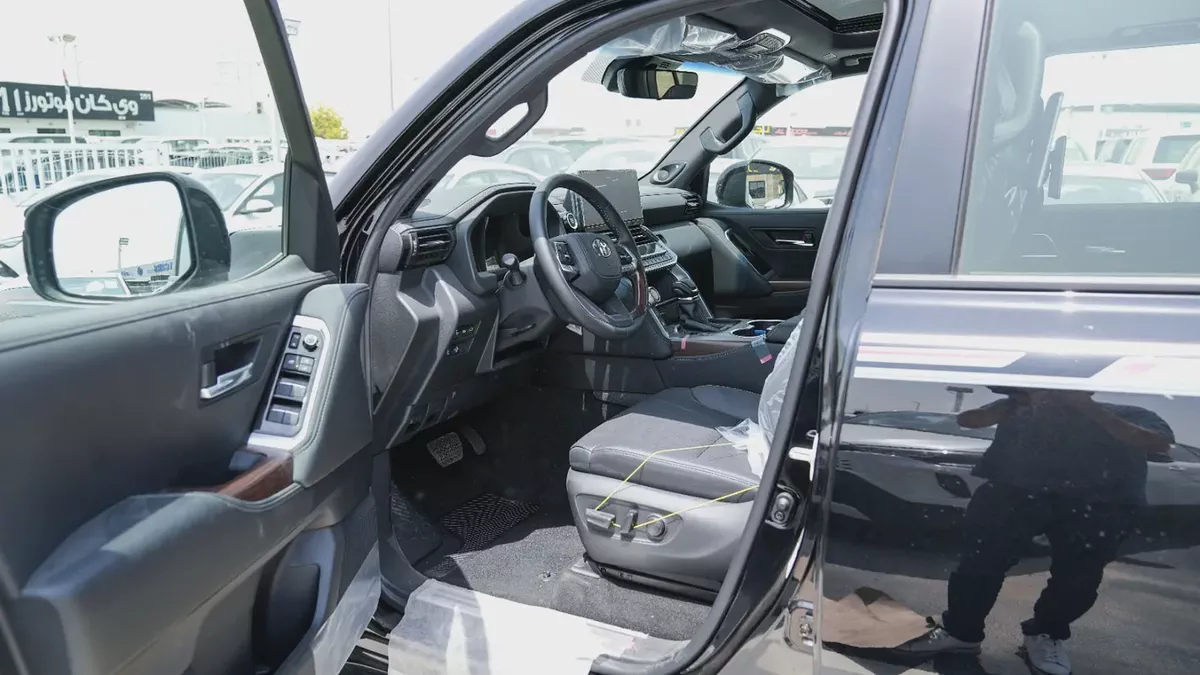 Brand New 2026 Toyota Land Cruiser GXR 3.3  diesel full option -jpl  GCC Specs | Off-Road Legend-15-15