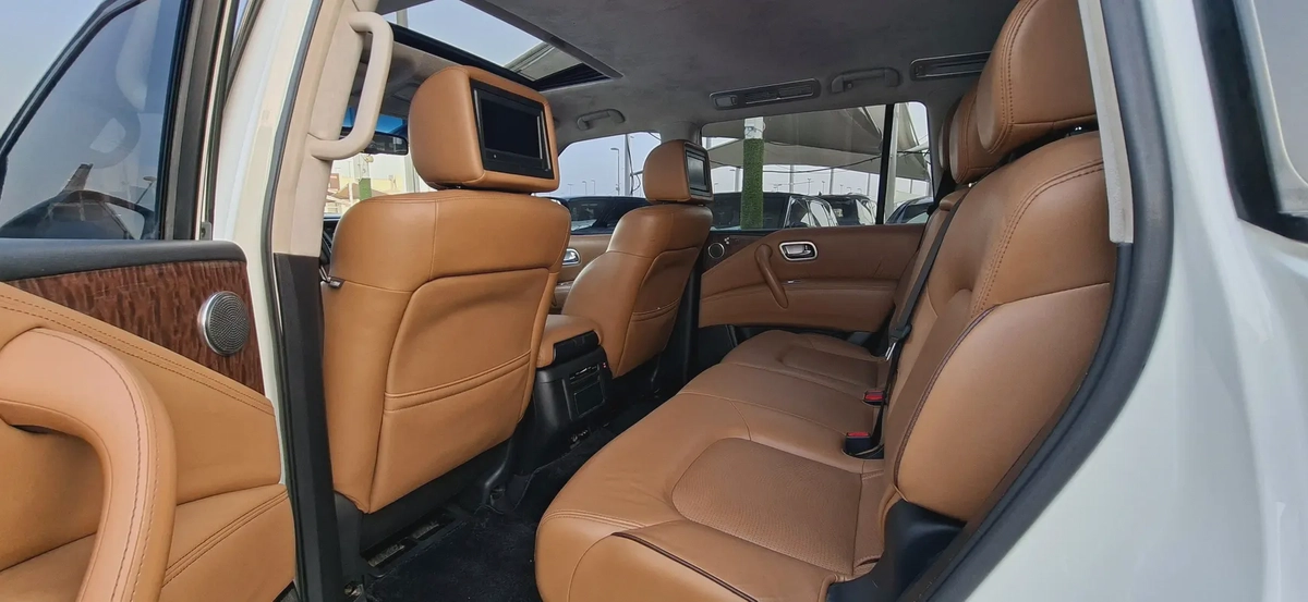 Nissan Patrol LE Titanium 2017 | GCC Specs | V8 5.6L-16-16