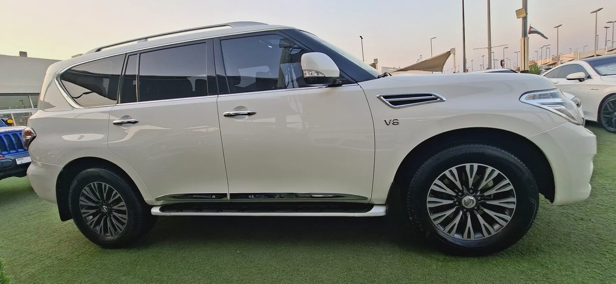 Nissan Patrol LE Titanium 2017 | GCC Specs | V8 5.6L-8-8