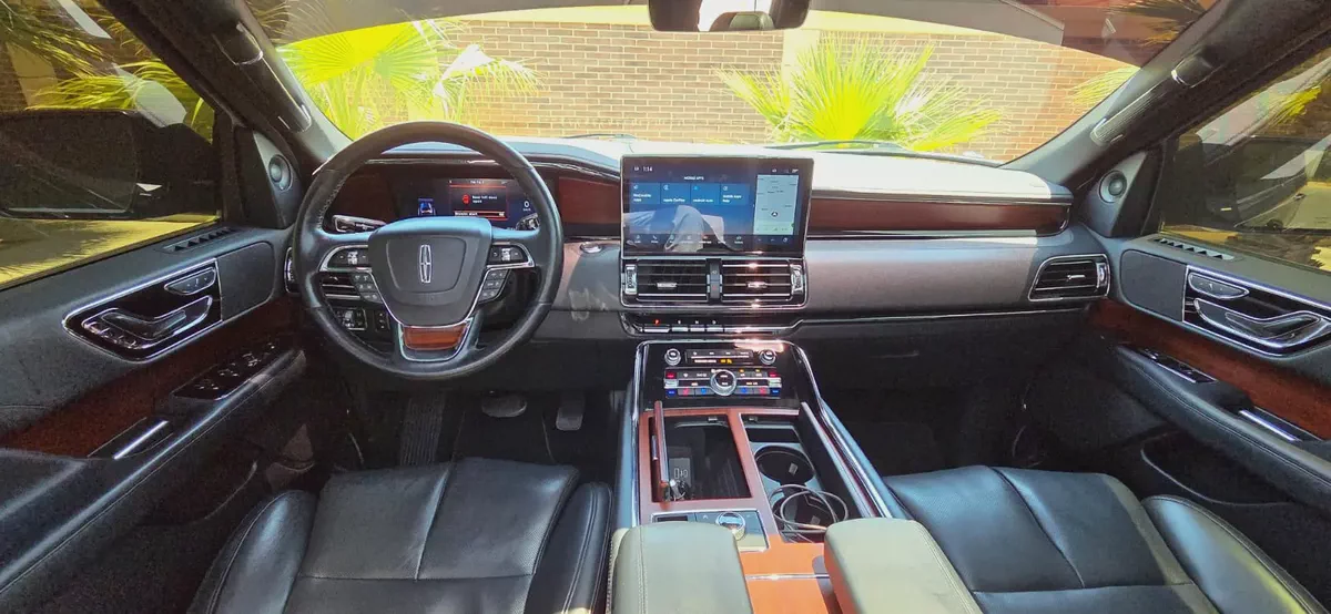 2022-Lincolon Navigator-Full option-Excellent Condition-Under Warranty and Service Contract-10-10