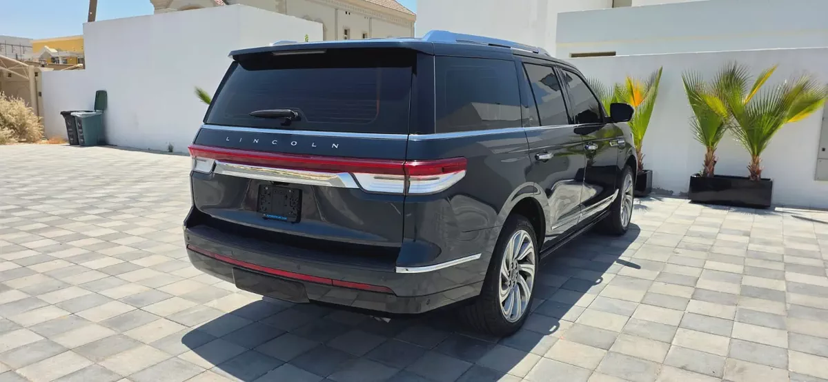 2022-Lincolon Navigator-Full option-Excellent Condition-Under Warranty and Service Contract-6-6
