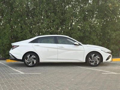 Hyundai Elantra 2025-17