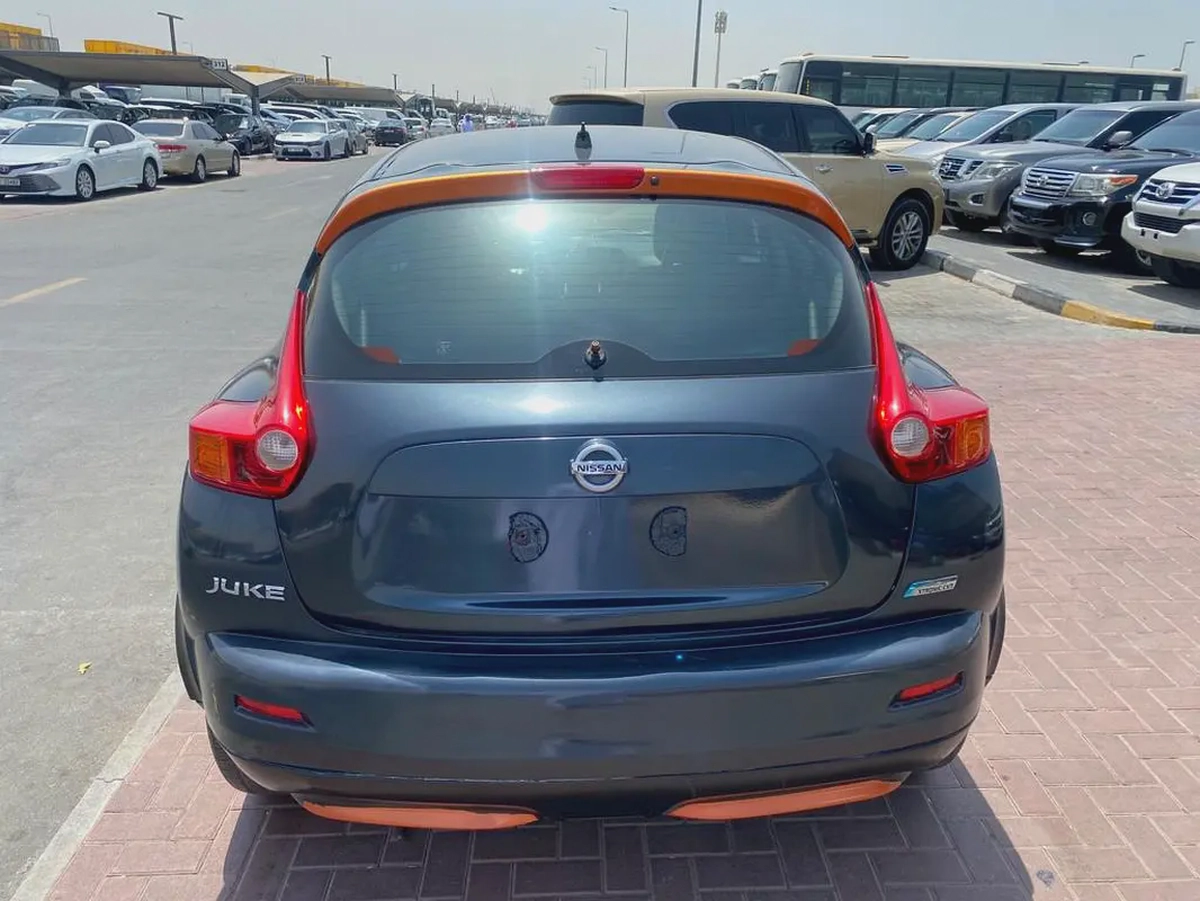 Nissan juke 2013 gary color GCC calen car