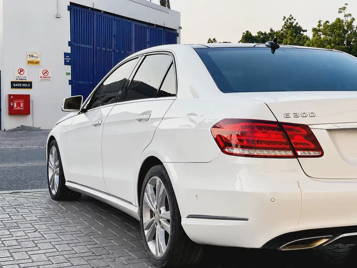 MERCEDES BENZ | E300 | AVANTGRADE | LOW MILEAGE | FREE ACCIDENT | WELL MAINTAINED-9-9