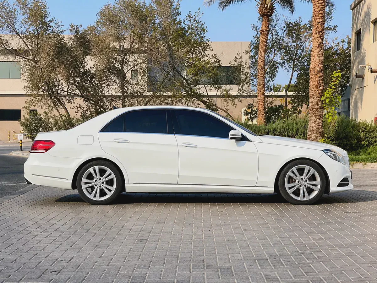 MERCEDES BENZ | E300 | AVANTGRADE | LOW MILEAGE | FREE ACCIDENT | WELL MAINTAINED-3-3