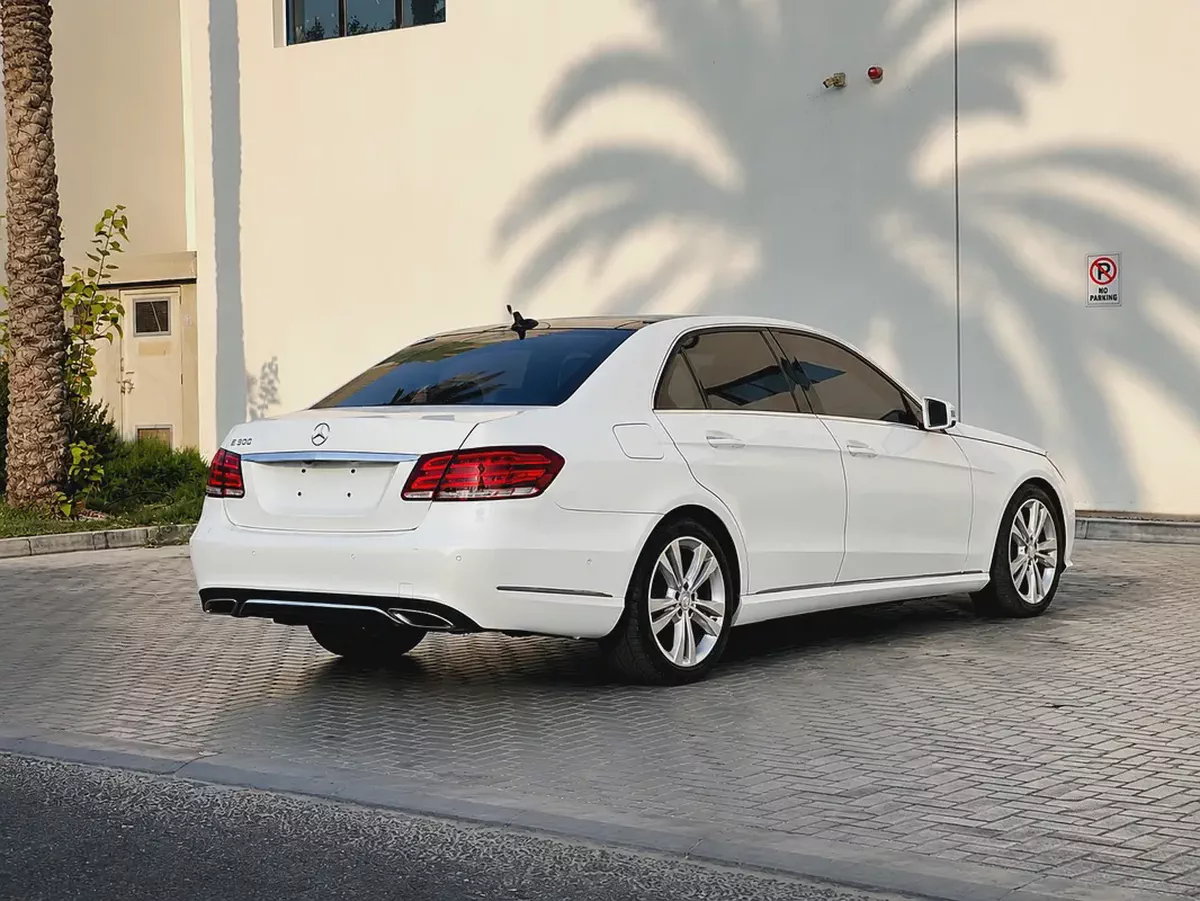 MERCEDES BENZ | E300 | AVANTGRADE | LOW MILEAGE | FREE ACCIDENT | WELL MAINTAINED-4-4
