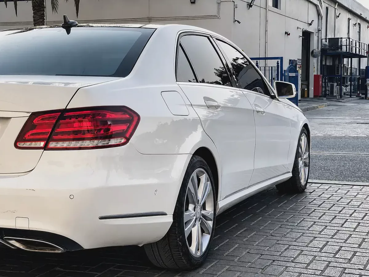 MERCEDES BENZ | E300 | AVANTGRADE | LOW MILEAGE | FREE ACCIDENT | WELL MAINTAINED-8-8