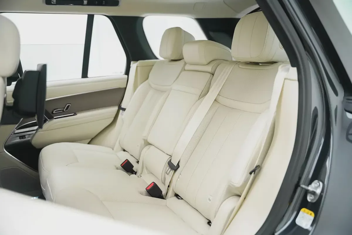 2026 Land Rover Range Rover HSE | GCC Specs | Luxury SUV-8-8