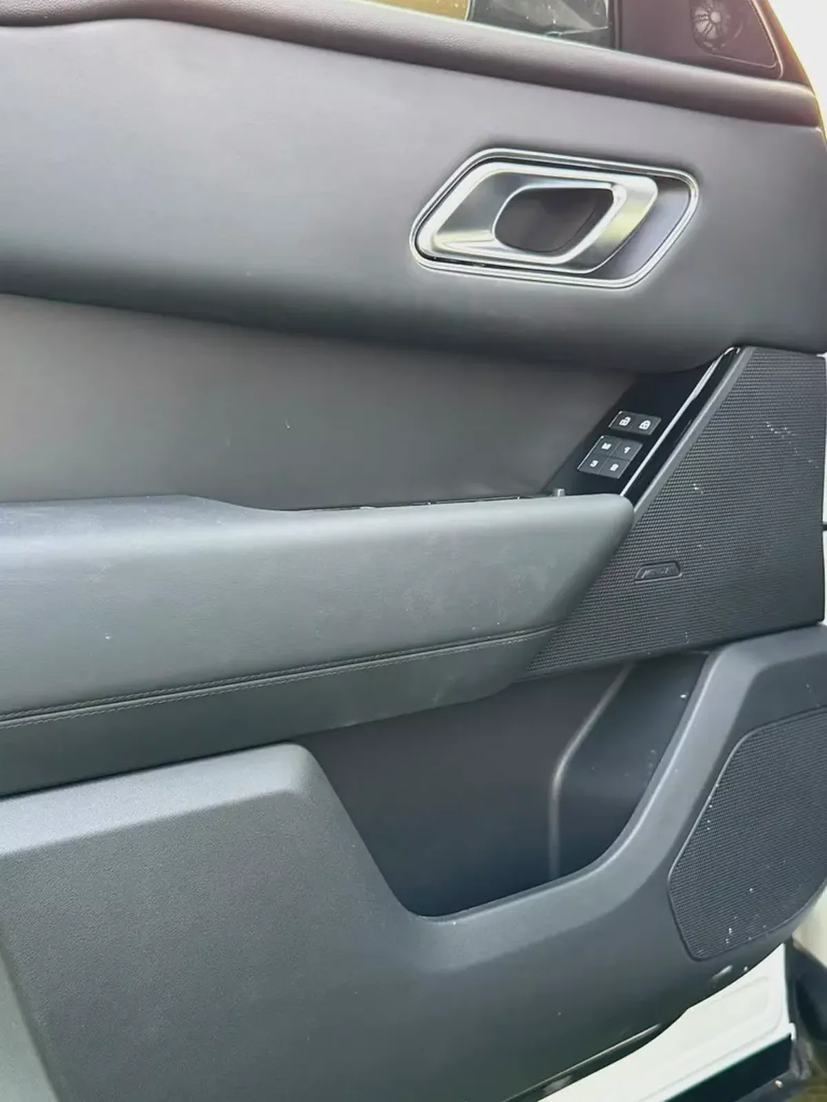 2026 Land Rover Range Rover Velar P250 SE | American Specs-6-6