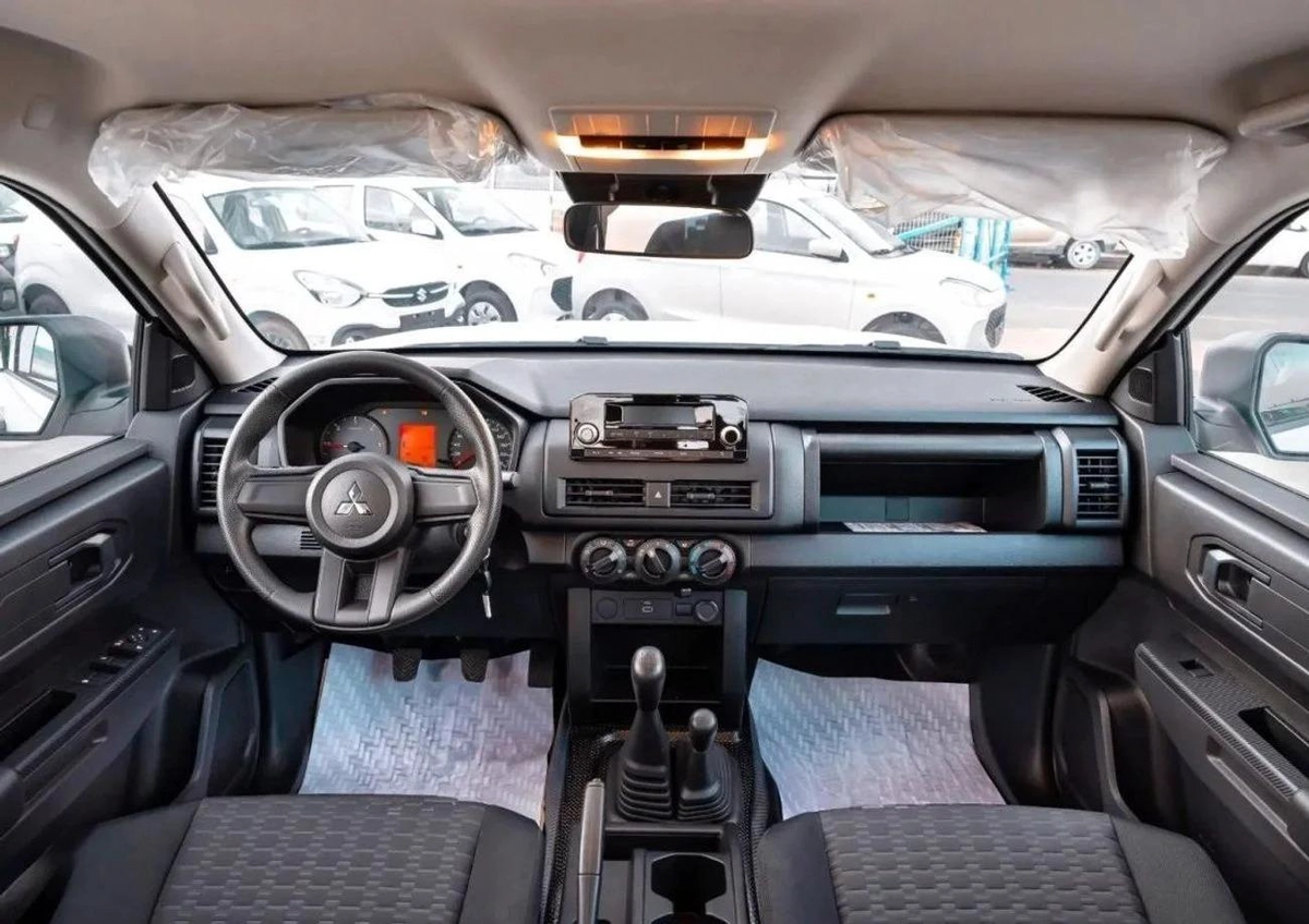 Mitsubishi L200 Mitsubishi L200 4WD 2.4L Diesel MT 2025-13-13