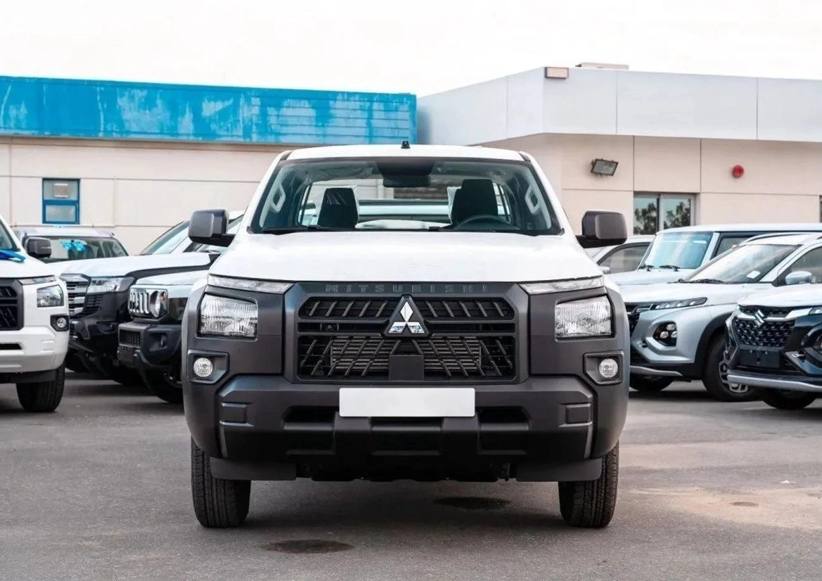 Mitsubishi L200 Mitsubishi L200 4WD 2.4L Diesel MT 2025-15-15