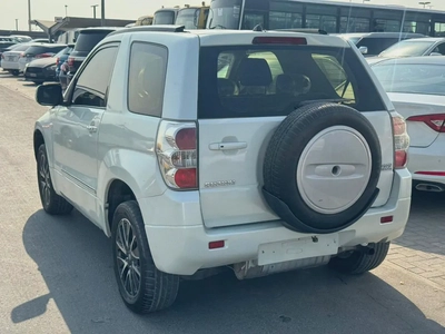 Suzuki Vitara 2010 white color 2 does GCzc calen car-2