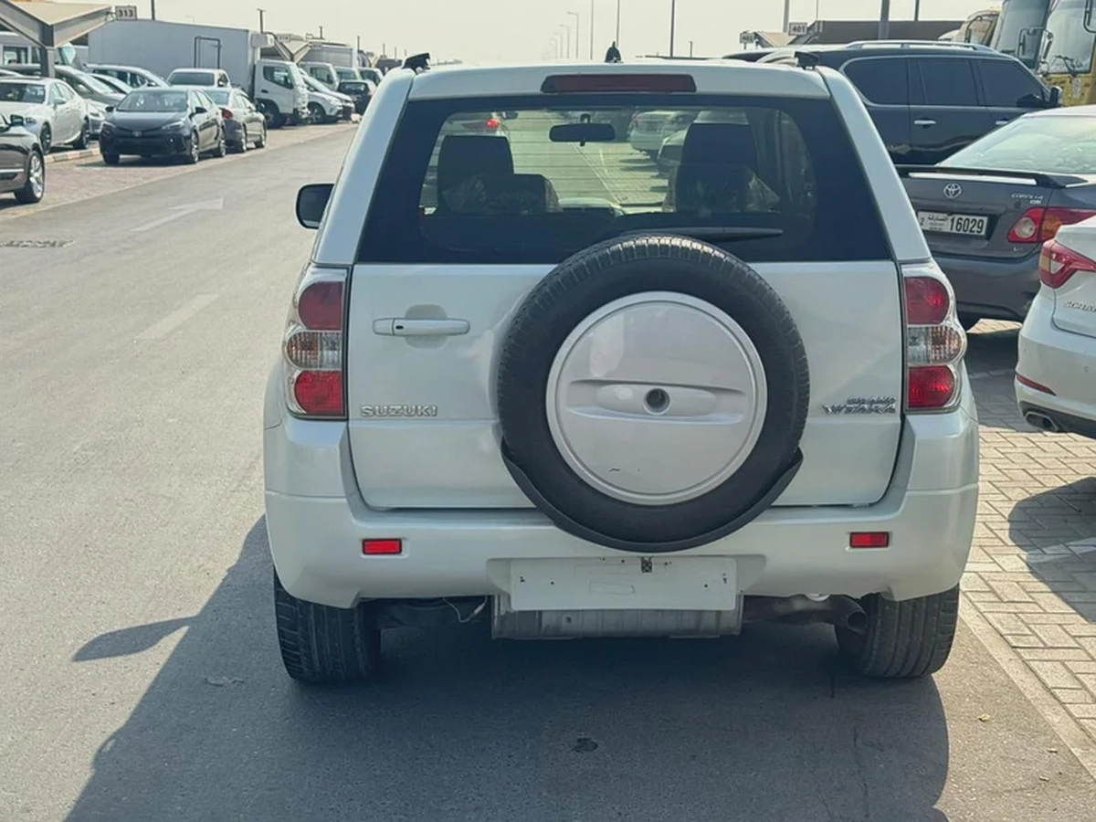 Suzuki Vitara 2010 white color 2 does GCzc calen car