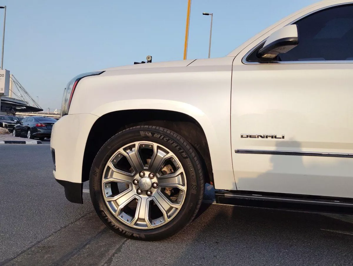 GMC Yukon DENALI-5-0