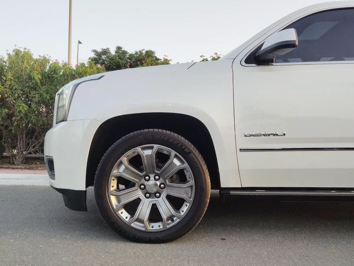 GMC Yukon DENALI-7-0