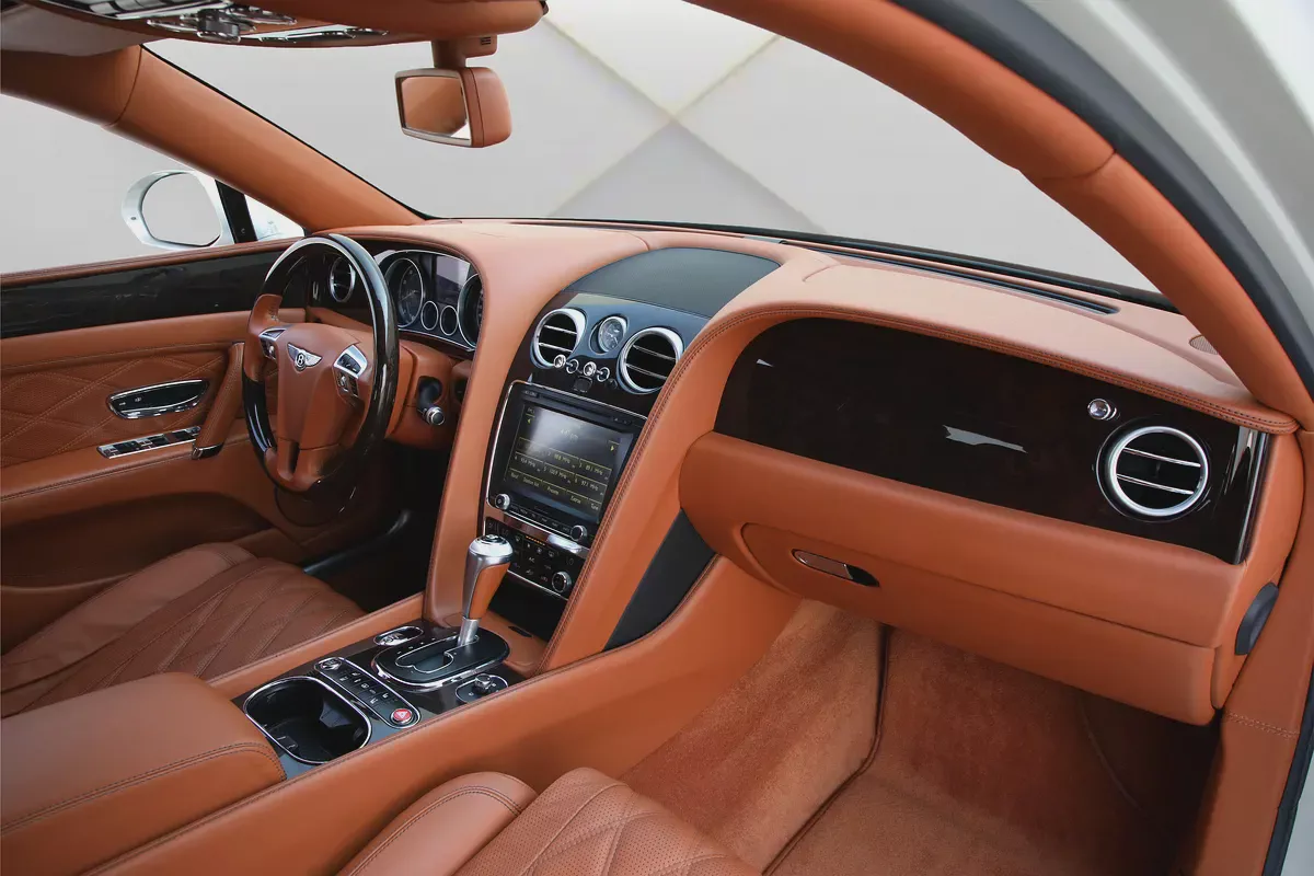 BENTLEY FLYING SPUR V.8 - 2016 - GCC - VENTILATED SEATS - REAR ENTERTINMENT - FULLY LOADED-11-11