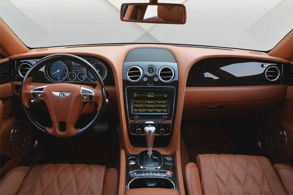 BENTLEY FLYING SPUR V.8 - 2016 - GCC - VENTILATED SEATS - REAR ENTERTINMENT - FULLY LOADED-12-12
