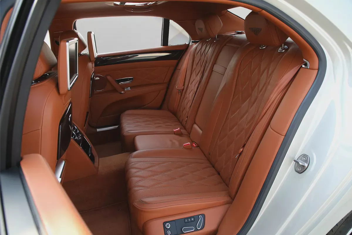 BENTLEY FLYING SPUR V.8 - 2016 - GCC - VENTILATED SEATS - REAR ENTERTINMENT - FULLY LOADED-19-19