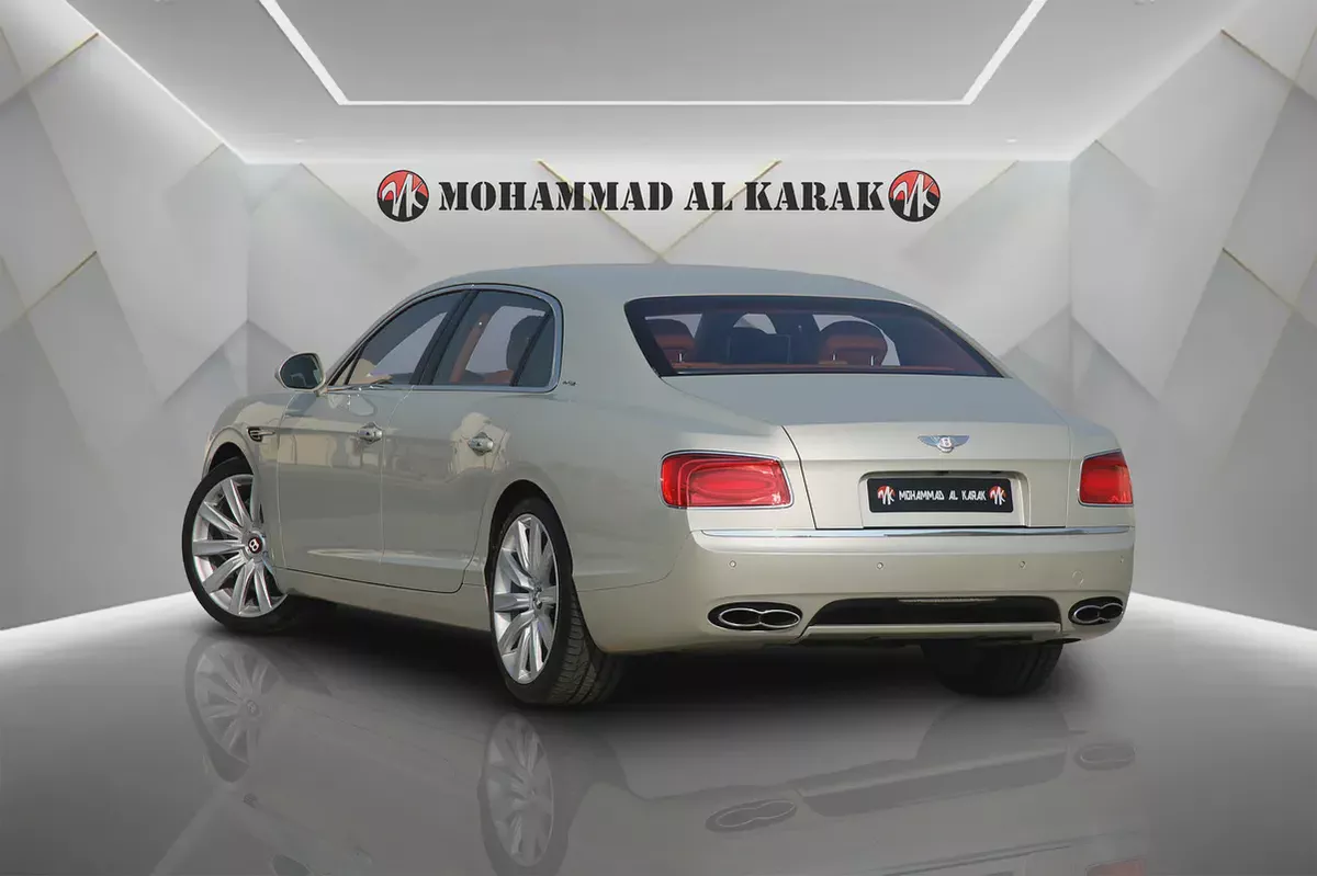 BENTLEY FLYING SPUR V.8 - 2016 - GCC - VENTILATED SEATS - REAR ENTERTINMENT - FULLY LOADED-4-4