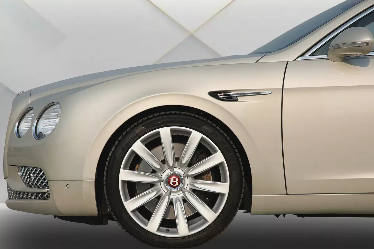 BENTLEY FLYING SPUR V.8 - 2016 - GCC - VENTILATED SEATS - REAR ENTERTINMENT - FULLY LOADED-6-6