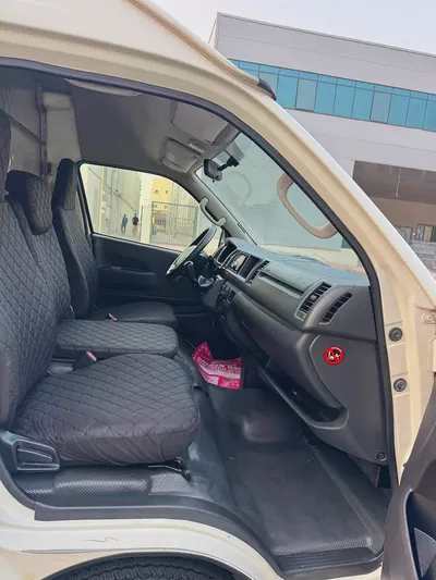 Toyota Hiace 2021 Standard GCC Specs-10