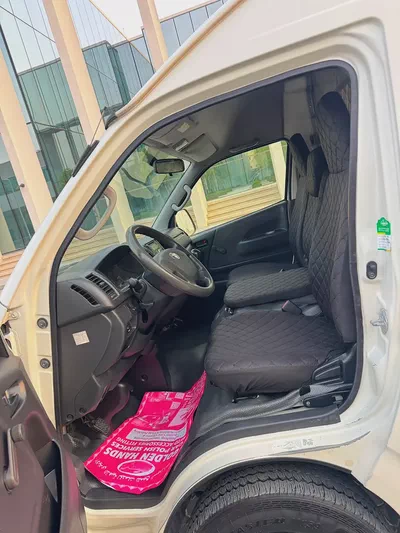 Toyota Hiace 2021 Standard GCC Specs-13