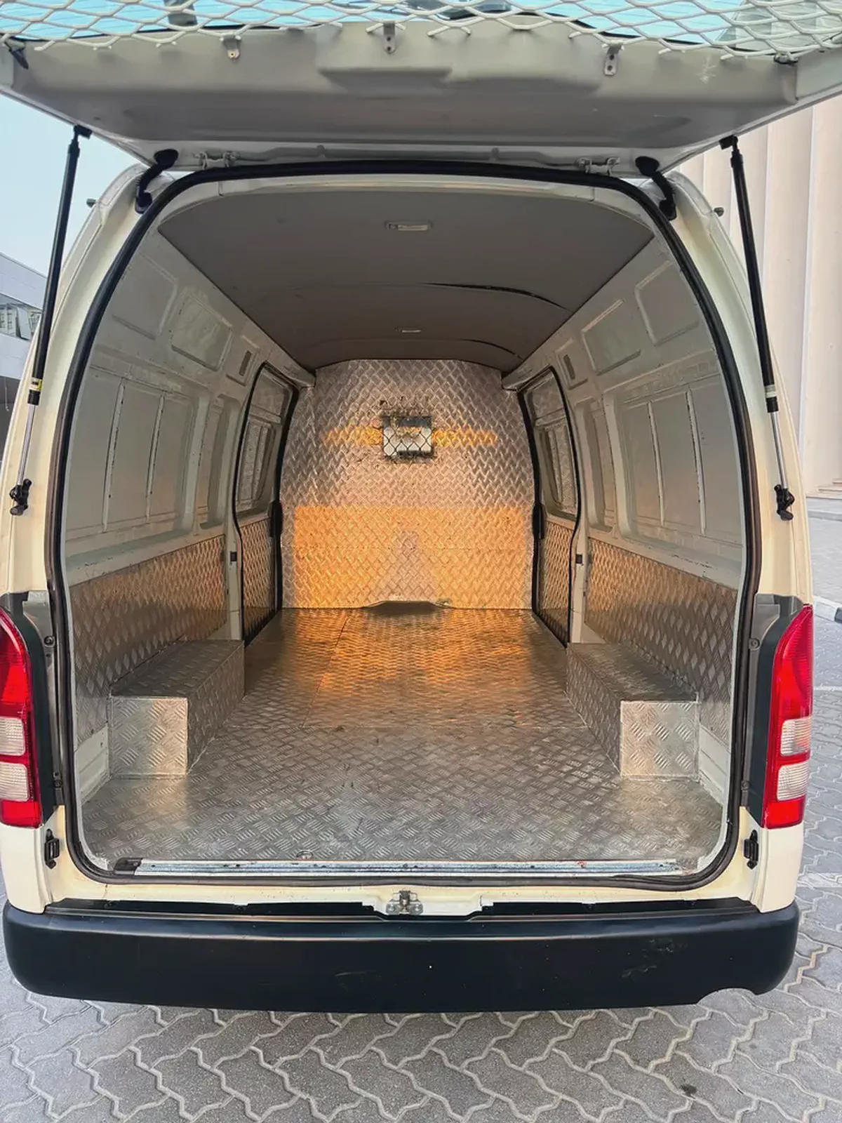 Toyota Hiace 2021 Standard GCC Specs-7-7