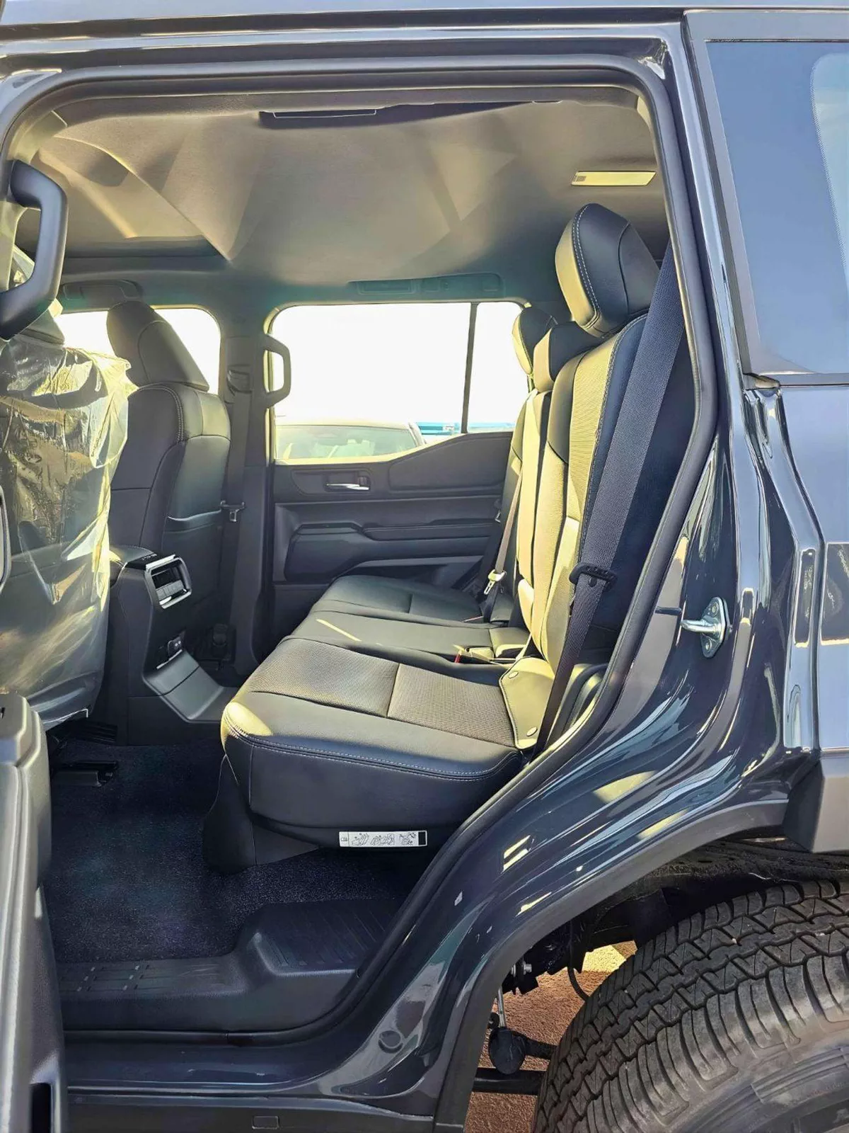 Toyota Prado VXR ALL ROUNDER / 2.4L PETROL V4 / SUNROOF / DRIVER POWER SEAT / COOL BOX / MID OPTION (CODE # R2)-11-0