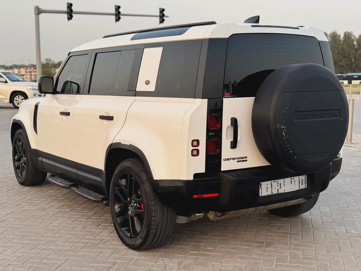 2020 Land Rover Defender 110 HSE (P400) | GCC Specs | Pristine Condition-3-3
