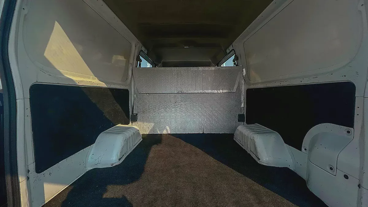 Urvan 6-Seater | Manual | Standard Roof Delivery Van | GCC Specs | Ref#N32580-6-6