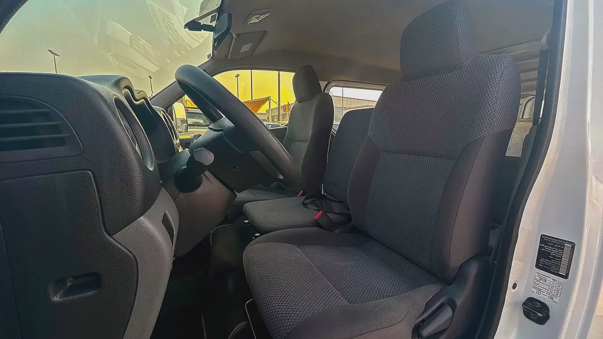 Urvan 6-Seater | Manual | Standard Roof Delivery Van | GCC Specs | Ref#N32580-8-8
