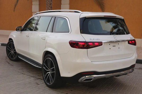 MERCEDES-BENZ GLS 450-NIGHT PACKEG 14000KM ONLY 5 YEAR WARRANTYSERVICE CONTRACT GARGASH-GCC SPE