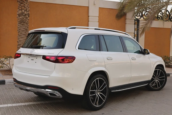 MERCEDES-BENZ GLS 450-NIGHT PACKEG 14000KM ONLY 5 YEAR WARRANTYSERVICE CONTRACT GARGASH-GCC SPE