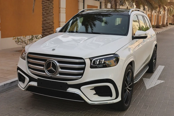 MERCEDES-BENZ GLS 450-NIGHT PACKEG 14000KM ONLY 5 YEAR WARRANTYSERVICE CONTRACT GARGASH-GCC SPE