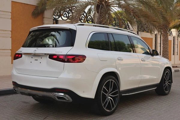 MERCEDES-BENZ GLS 450-NIGHT PACKEG 14000KM ONLY 5 YEAR WARRANTYSERVICE CONTRACT GARGASH-GCC SPE