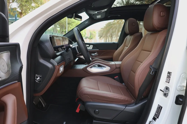 MERCEDES-BENZ GLS 450-NIGHT PACKEG 14000KM ONLY 5 YEAR WARRANTYSERVICE CONTRACT GARGASH-GCC SPE