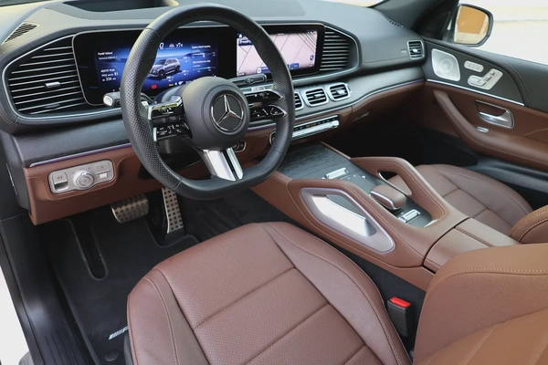 MERCEDES-BENZ GLS 450-NIGHT PACKEG 14000KM ONLY 5 YEAR WARRANTYSERVICE CONTRACT GARGASH-GCC SPE