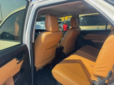 Toyota fortuner 2018 white color GCC calen car-1