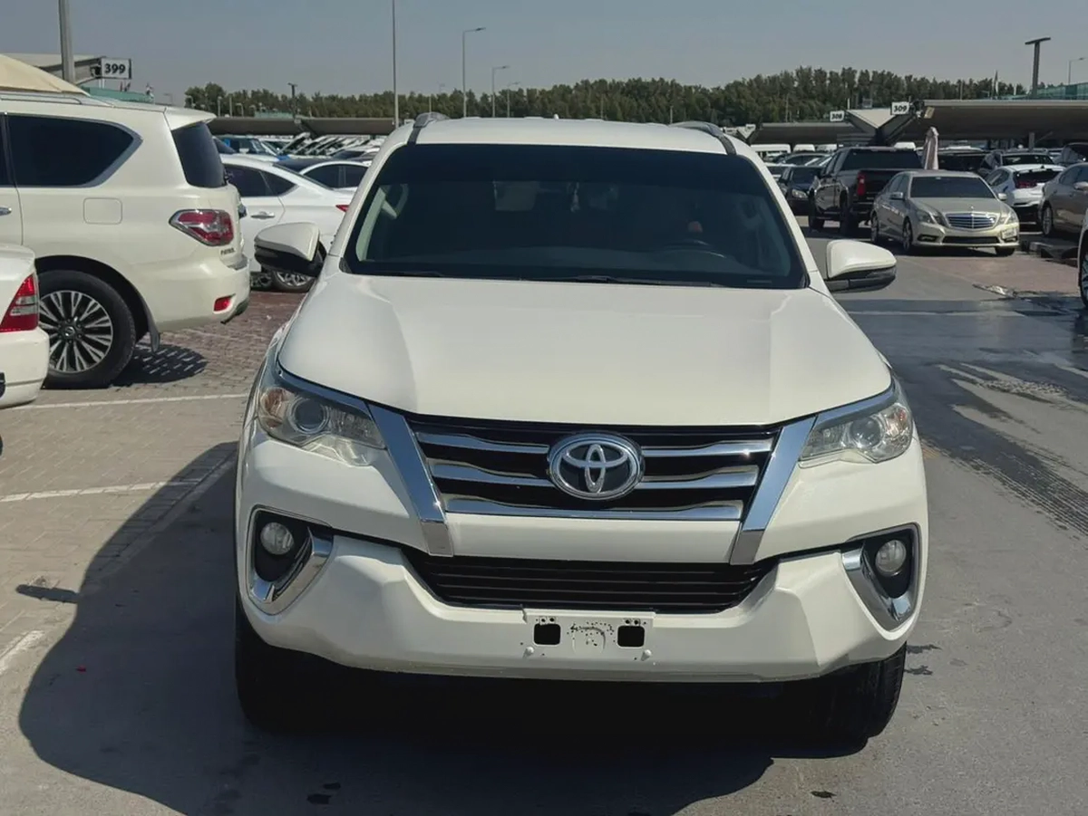 Toyota fortuner 2018 white color GCC calen car-9-9